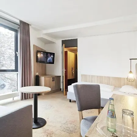 Otel Plaza & Living Frankfurt 3*