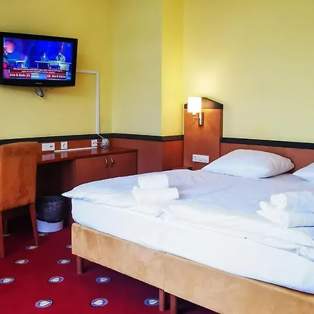 Plaza & Living Frankfurt Otel 3*