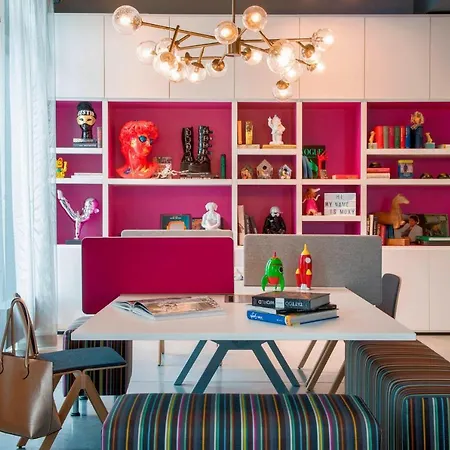 Moxy Frankfurt Airport Hotel 4*