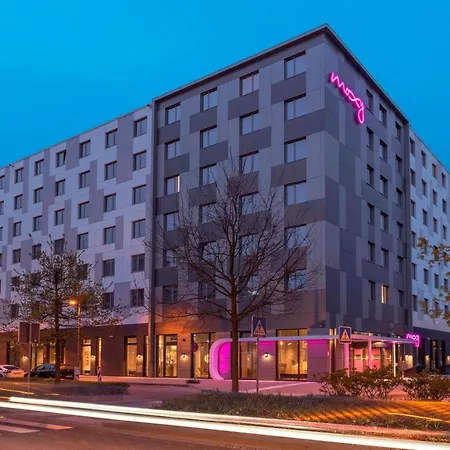 Hotel Moxy Frankfurt Airport 4*