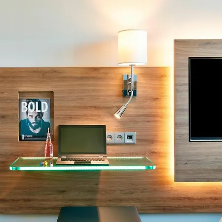 Hotel Moxy Frankfurt Airport 4*