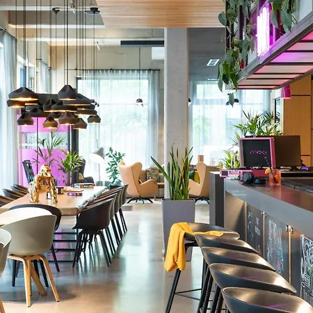 Moxy Frankfurt Airport 4*