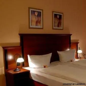 West Отель 3*
