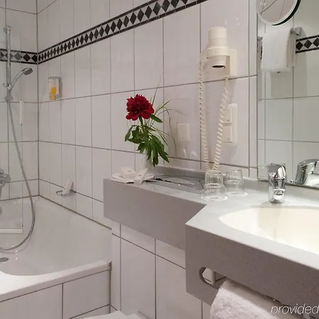 Plaza Hotel 3*