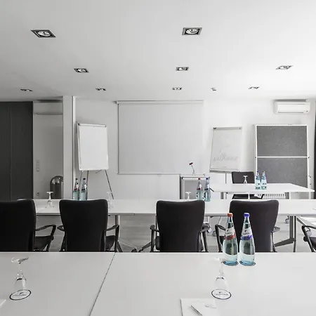 Pearl Design - Frankfurt 4*