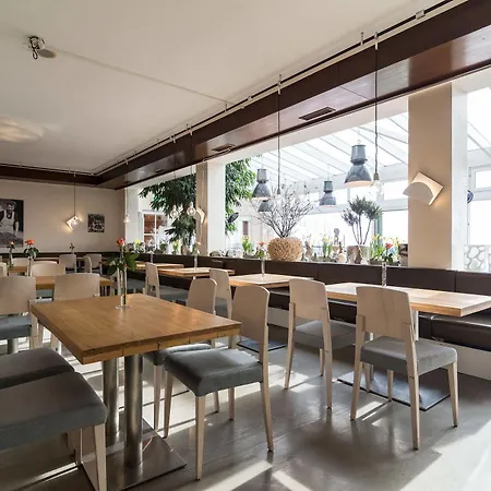 レストラン カフェ シェーネ オーシヒト 3* フランクフルト