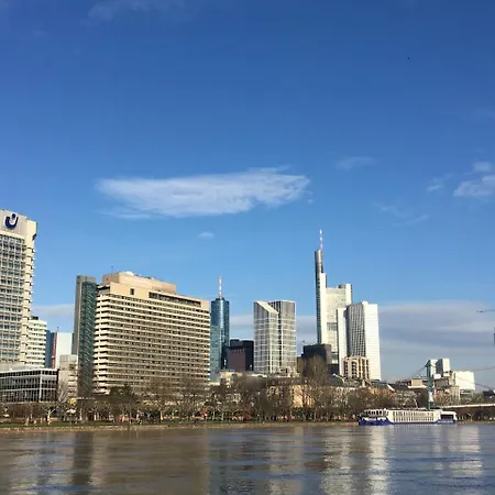 Select Ms Charles Dickens - Frankfurt 船屋 美因河畔法兰克福