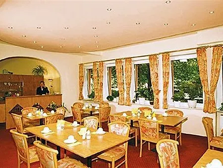 فندق Am Kurfuerstenplatz - Messe 3*