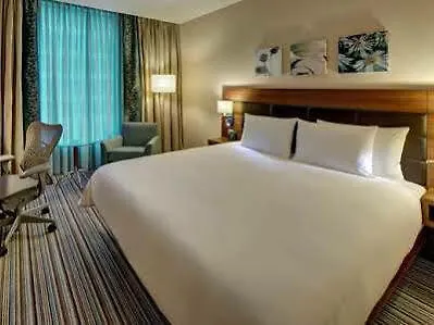 ヒルトン ガーデン エアポート 4*