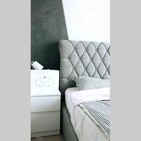 Apartament Luxury Skyscraper Apartment With Skyline View