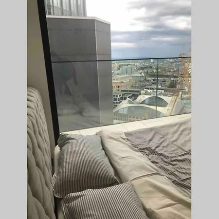 Luxury Skyscraper Apartment With Skyline View Frankfurt am Main