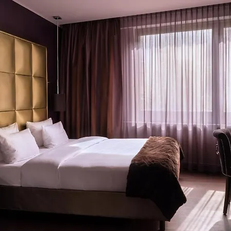 Hotel Roomers Frankfurt, Autograph Collection 5*