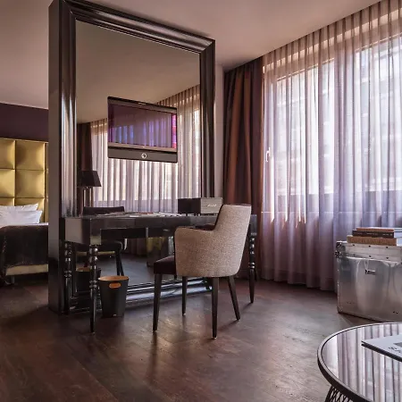 Roomers Frankfurt, Autograph Collection