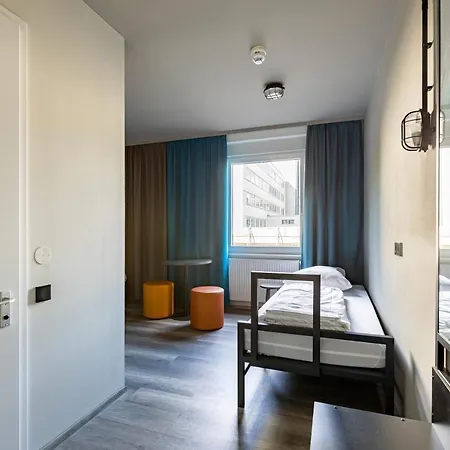 Отель A&o Frankfurt Ostend 2*