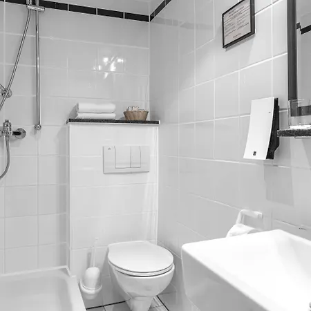 Ramada By Wyndham Frankfurt Centre מלון 4*