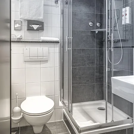 Ramada By Wyndham Frankfurt Centre מלון 4*