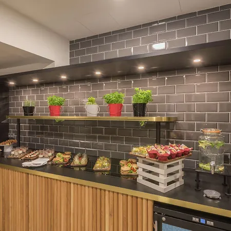 Отель Hilton Garden Frankfurt Centre Франкфурт-на-Майне