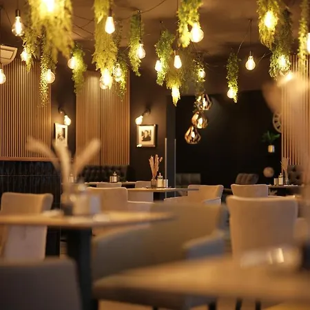 The - & House 公寓式酒店 4*
