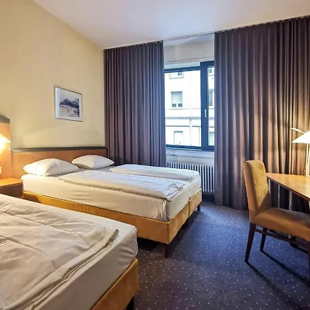 Hotel Plaza Hotel&living Frankfurt Francoforte sul Meno