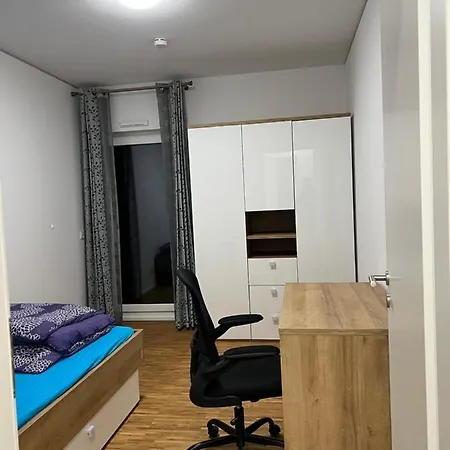 아파트 Three Bedroom In Centre With A Grand Garden