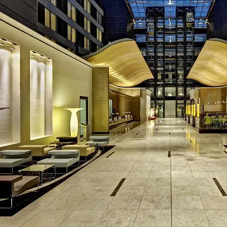 Hilton Frankfurt Airport 4*