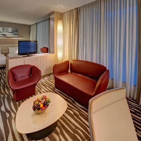 Hilton Frankfurt Airport מלון 4*