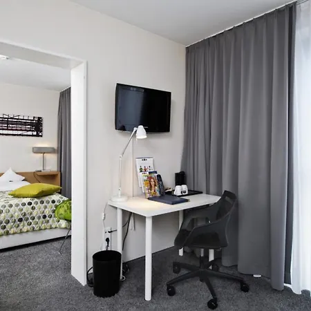 Hotel Tryp By Wyndham Frankfurt 3*