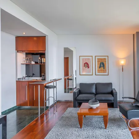Отель Innside By Melia Frankfurt Eurotheum 4*