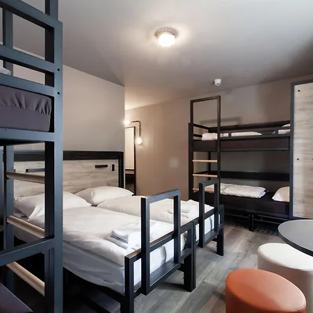 Отель A&o Frankfurt Ostend 2*