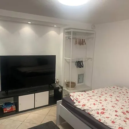 Souterrain Whg Im Einfamilienhaus -zentral In Frankfurt فرانكفورت