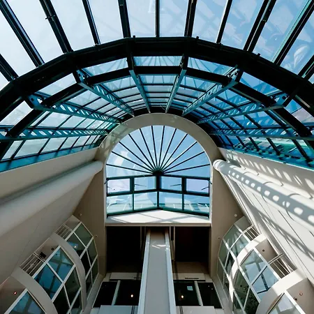Amadeus Frankfurt Ξενοδοχείο 4*
