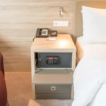 Hampton By Hilton Frankfurt Centre East מלון 3*