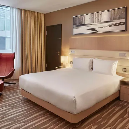 מלון Hilton Frankfurt Airport 4*