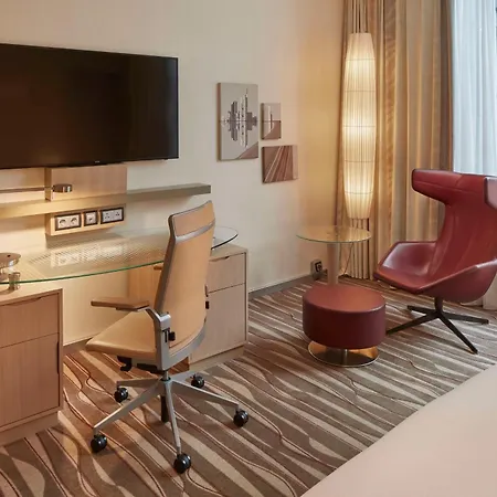 מלון Hilton Frankfurt Airport 4*