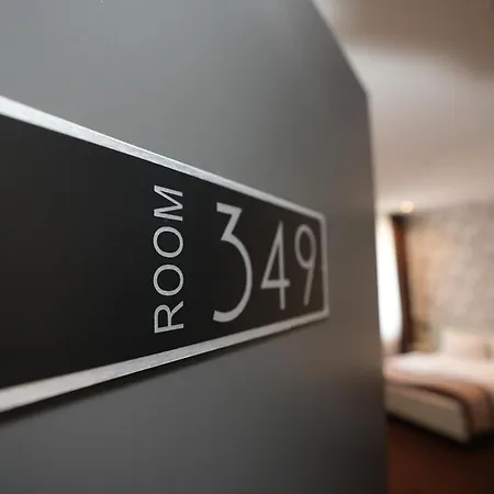 Attache An Der Messe Hotell 3*