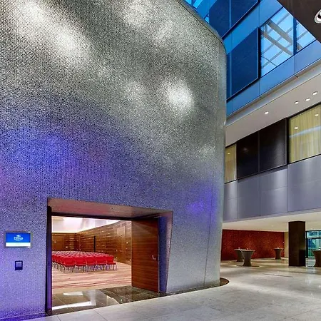 Hilton Frankfurt Airport מלון פרנקפורט