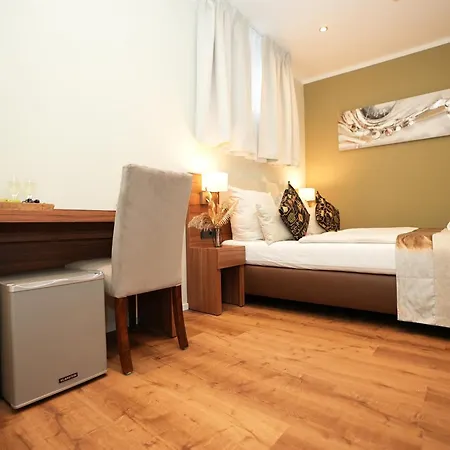 Hotell Attache An Der Messe 3*