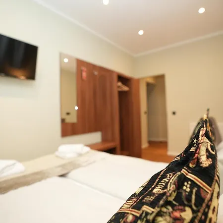 Attache An Der Messe Hotell