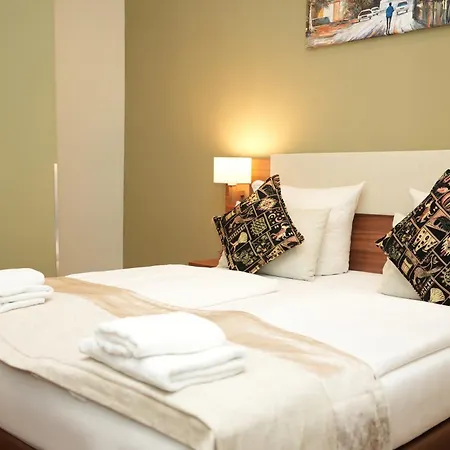 Attache An Der Messe Hotell