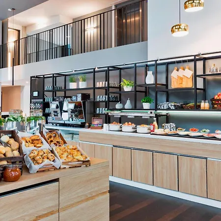 By Marriott Frankfurt Center מלון