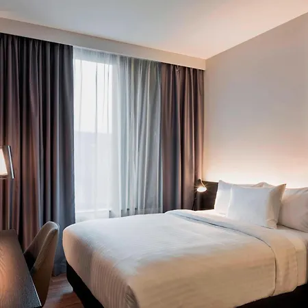 By Marriott Frankfurt Center מלון