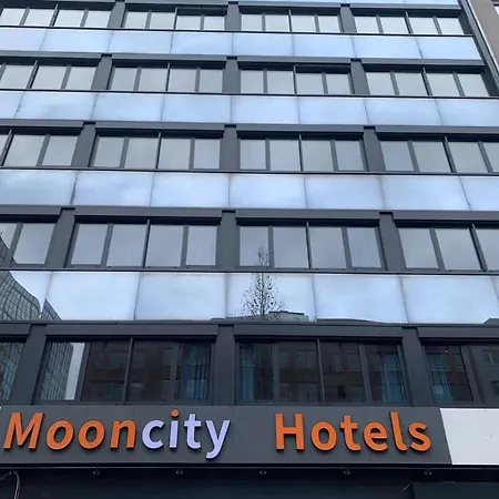 Mooncity & Boardinghouse Отель