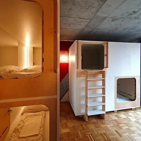 Хостел Five Elements And Capsules Frankfurt
