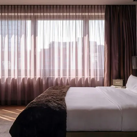 Roomers Frankfurt, Autograph Collection Hotel 5*