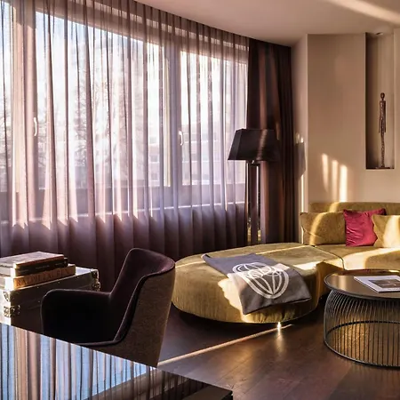 Roomers Frankfurt, Autograph Collection