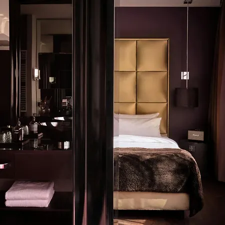 Hotel Roomers Frankfurt, Autograph Collection 5*
