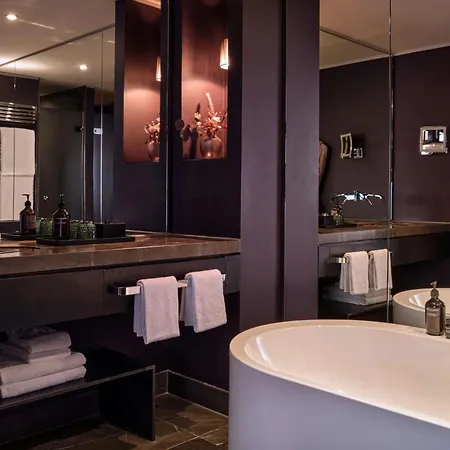 Roomers Frankfurt, Autograph Collection 5*