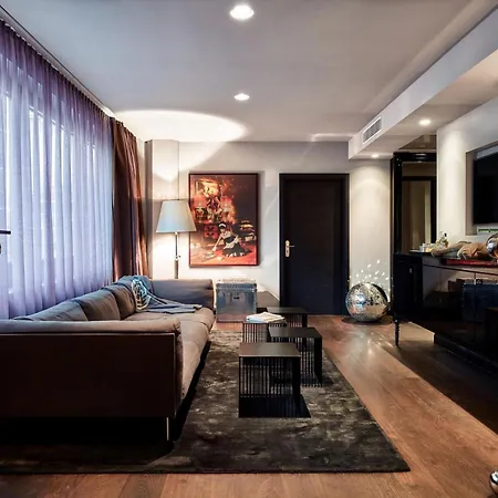 Hotel Roomers Frankfurt, Autograph Collection
