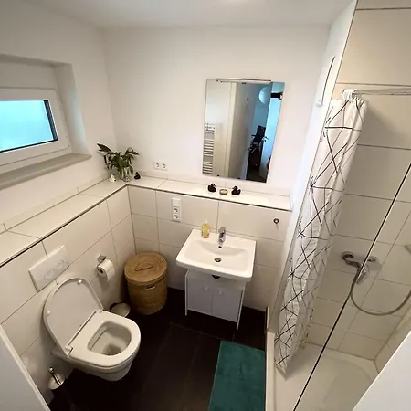 Quiet Private Room, Balcony & Workspace - Shared Bathroom Kwatera prywatna Frankfurt nad Menem
