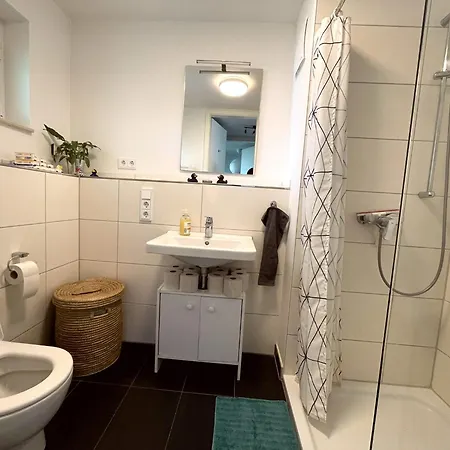 Quiet Private Room, Balcony & Workspace - Shared Bathroom Kwatera prywatna Frankfurt nad Menem